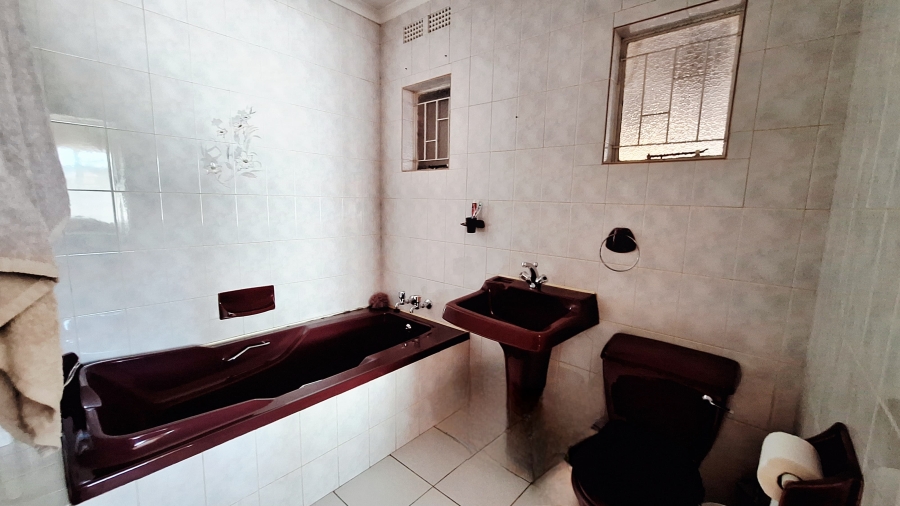 To Let 6 Bedroom Property for Rent in Bedelia Free State